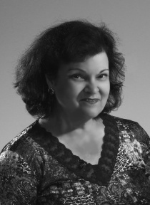 Carol Worthey (Headshot 2)